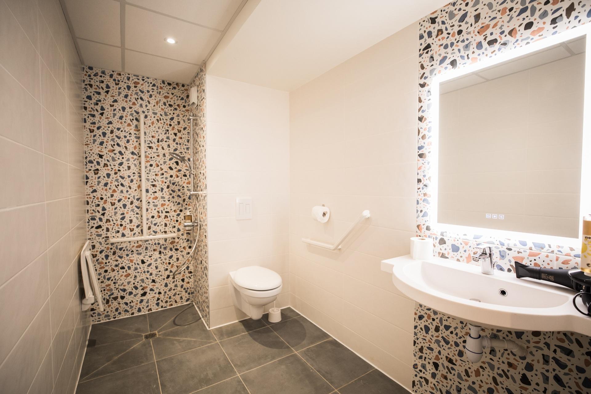GREET HOTEL - Salle de bain PMR